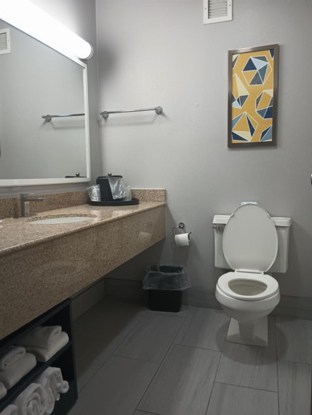 Room image 4